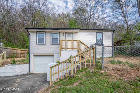 Photo of 3221 Greenway Drive, Knoxville, TN 37918 (MLS # 1334284)