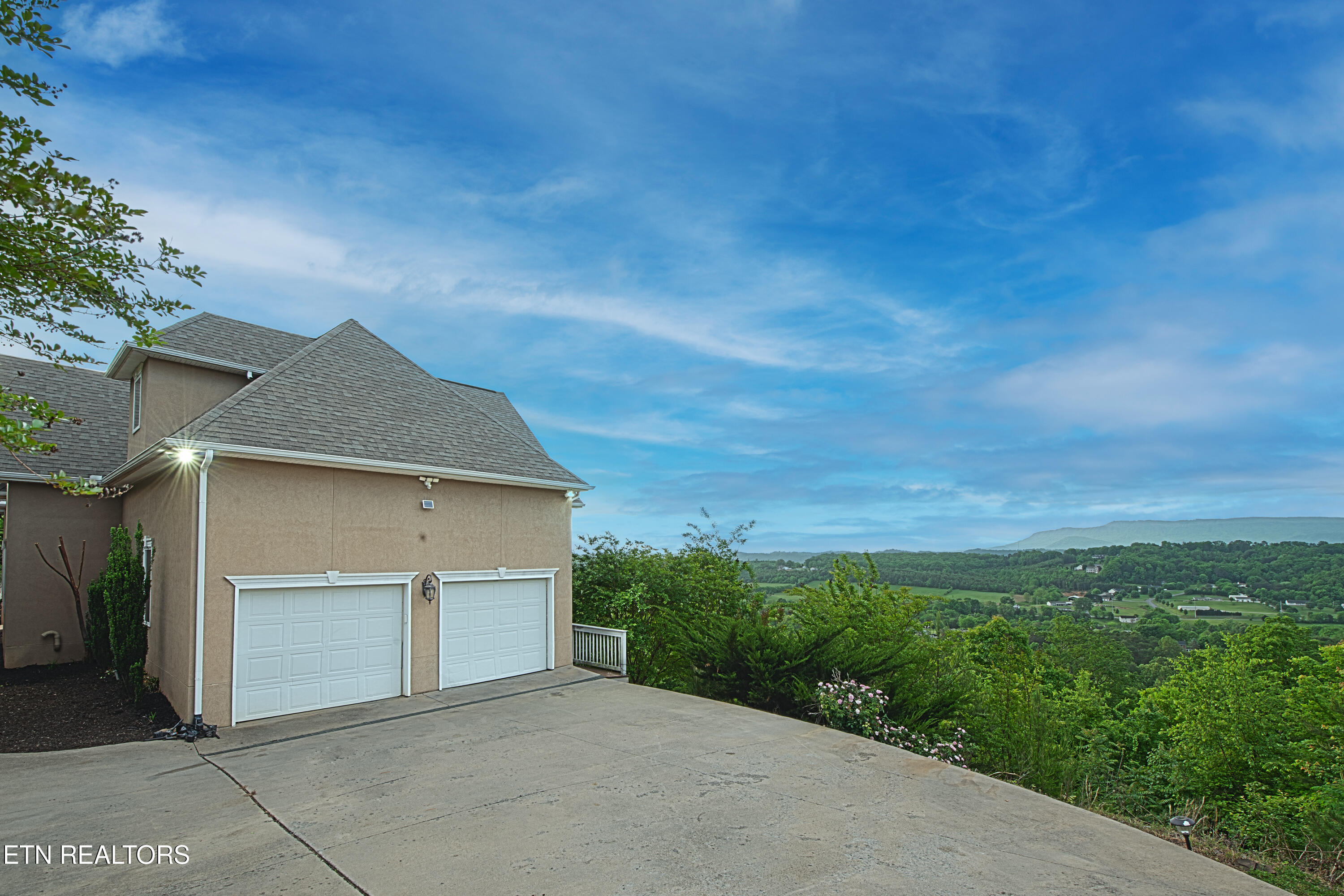 1012 Falcon Crest Drive