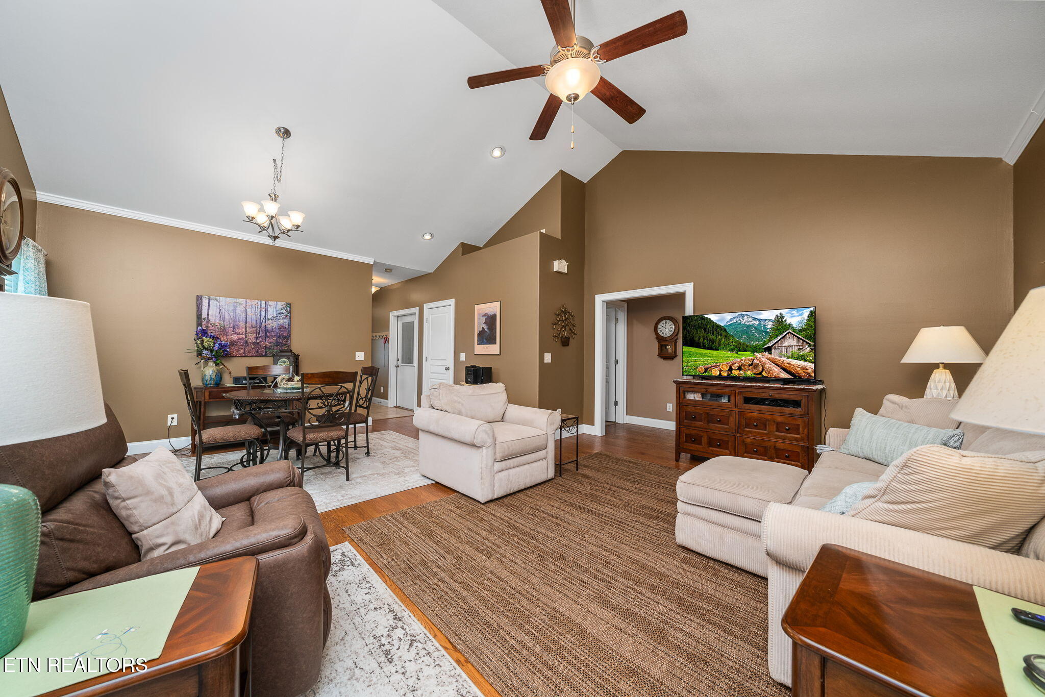 38 Saddle Brook Lane