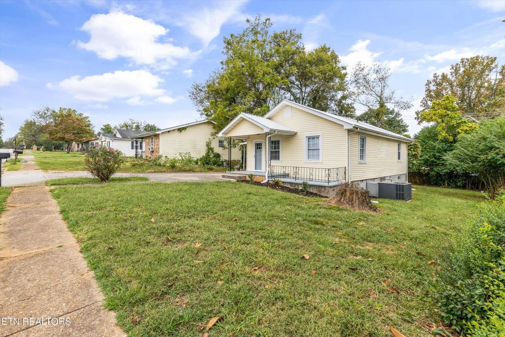 Photo of 181 E Edison St, Alcoa, TN 37701 (MLS # 1277692)