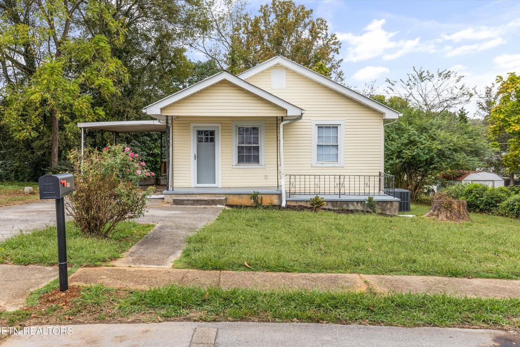 Photo of 181 E Edison St, Alcoa, TN 37701 (MLS # 1277692)