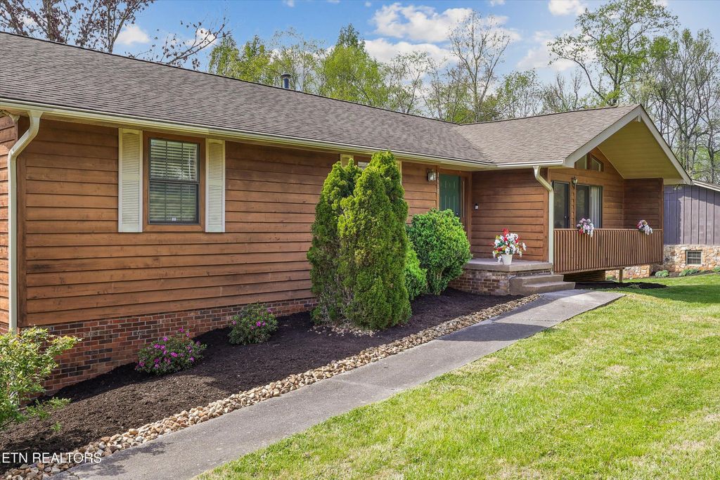 Photo of 1618 Mimosa Drive, Louisville, TN 37777 (MLS # 1335286)