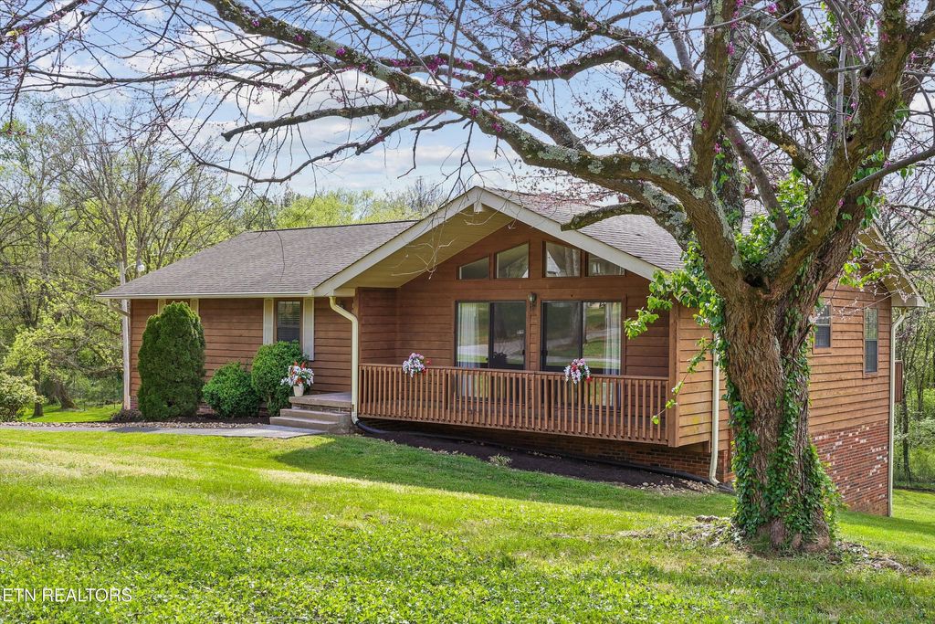 Photo of 1618 Mimosa Drive, Louisville, TN 37777 (MLS # 1335286)