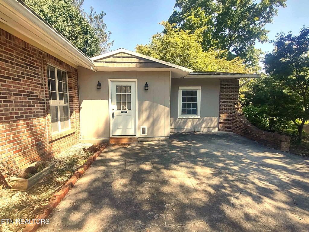 Photo of 26 Lindale Lane, Oak Ridge, TN 37830 (MLS # 1315509)