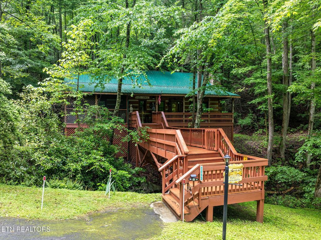 Photo of 2653 Black Walnut Flats Rd, Sevierville, TN 37862 (MLS # 1327521)