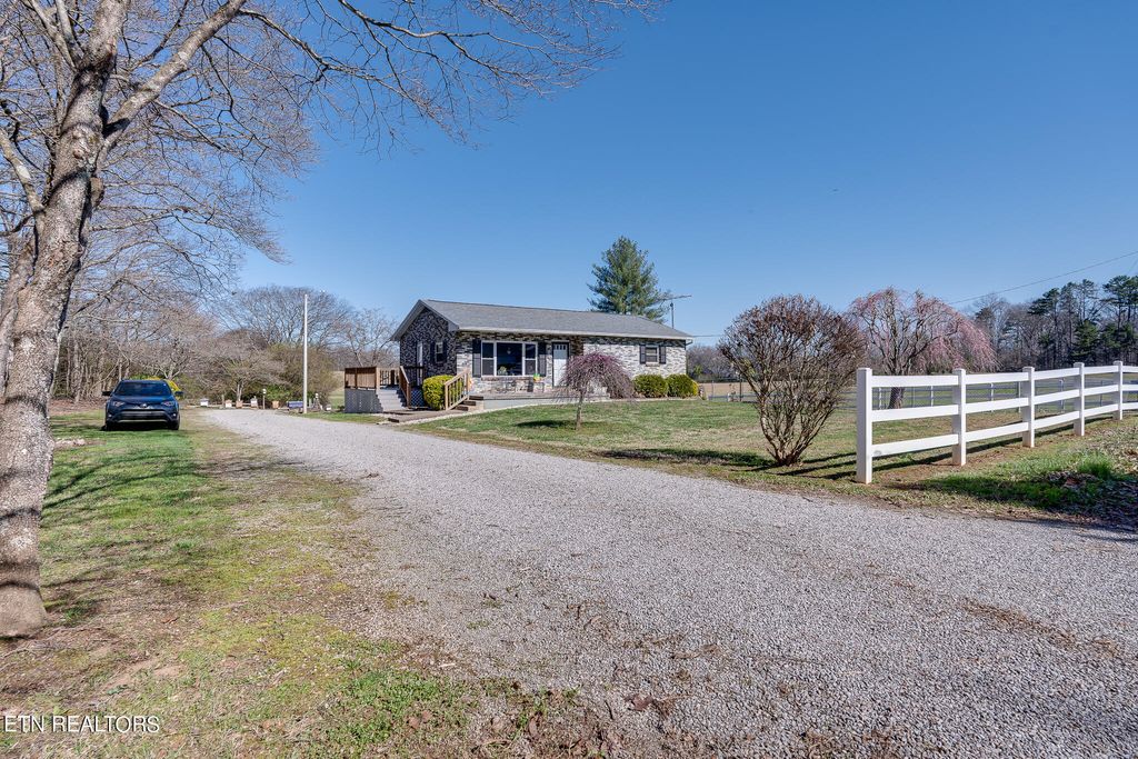 Photo of 1506 W Cunningham Rd, Seymour, TN 37865 (MLS # 1279388)