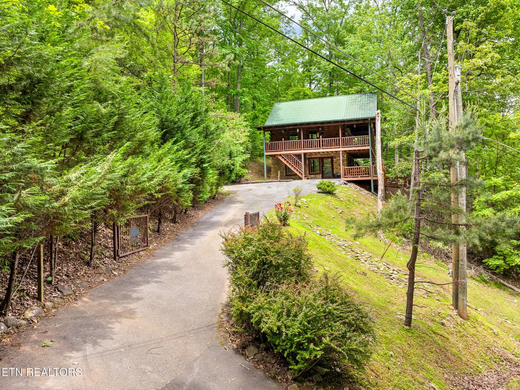 Photo of 4230 Alyssa Way, Gatlinburg, TN 37738 (MLS # 1302643)