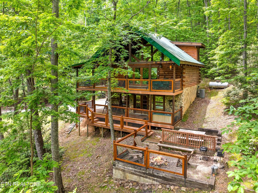 Photo of 4230 Alyssa Way, Gatlinburg, TN 37738 (MLS # 1302643)