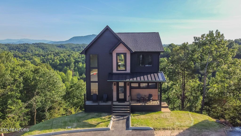 Photo of 409 Compass Point Way, Sevierville, TN 37876 (MLS # 1336241)