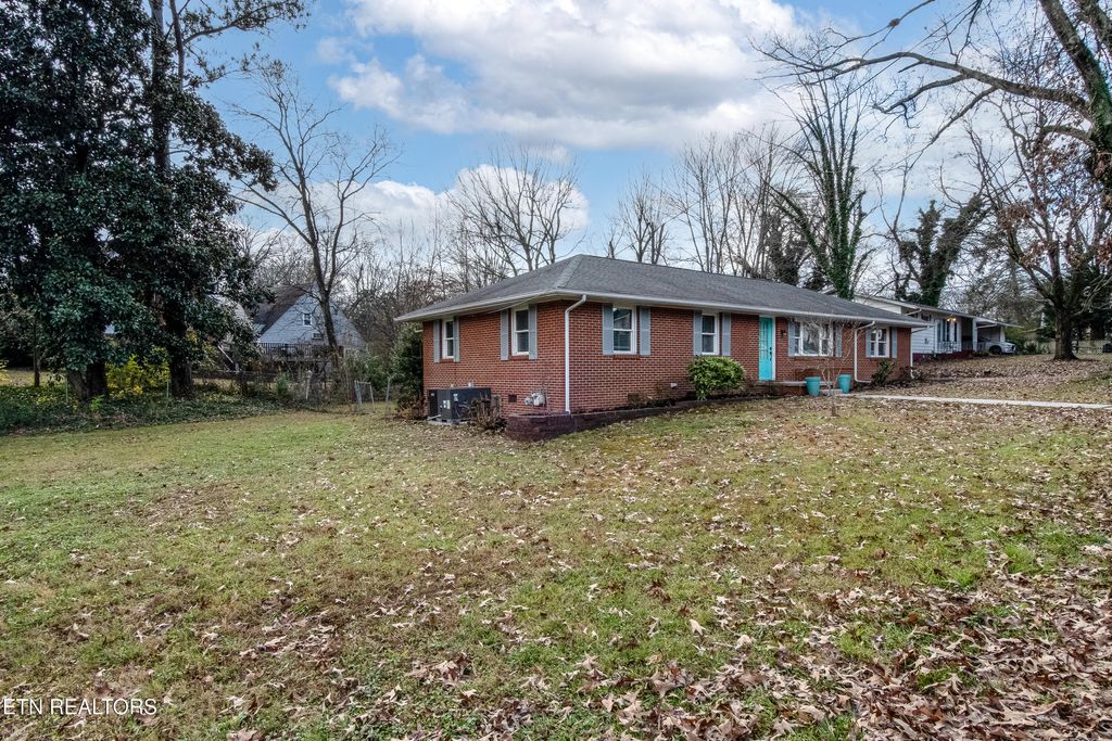 Photo of 1202 Tapoco Ave, Maryville, TN 37801 (MLS # 1323766)