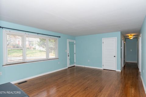 Tiny photo for 1202 Tapoco Ave, Maryville, TN 37801 (MLS # 1323766)