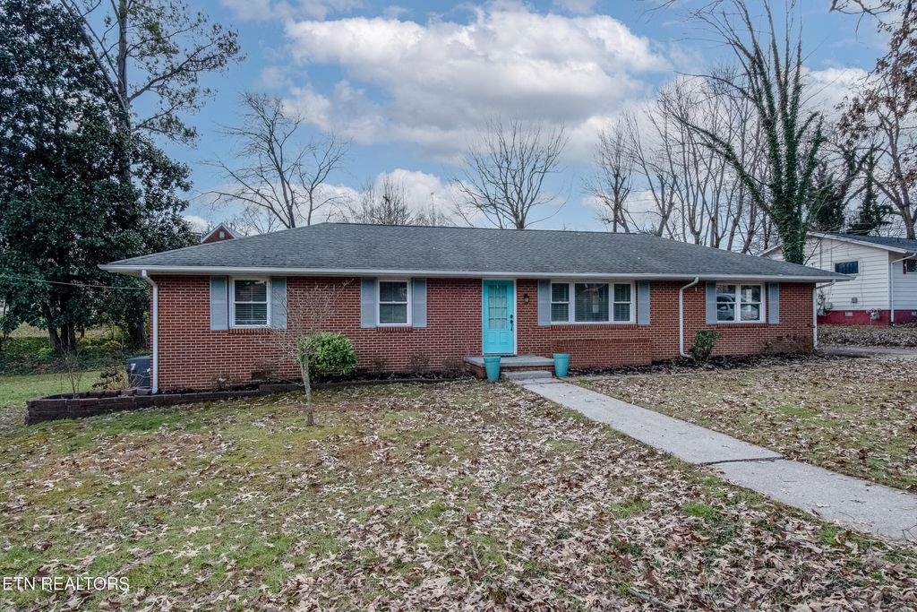 Photo of 1202 Tapoco Ave, Maryville, TN 37801 (MLS # 1323766)