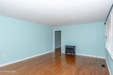 Tiny photo for 1202 Tapoco Ave, Maryville, TN 37801 (MLS # 1323766)