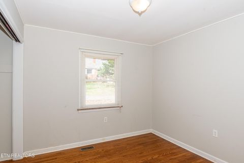 Tiny photo for 1202 Tapoco Ave, Maryville, TN 37801 (MLS # 1323766)