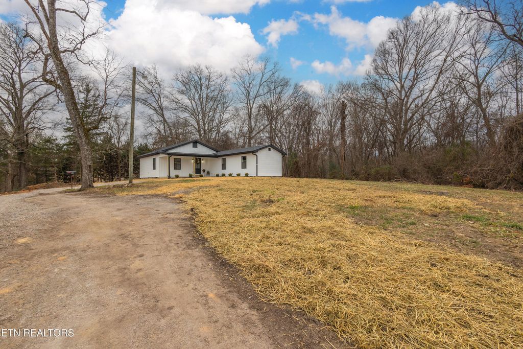 Photo of 234 Bostie Maire Lane, Clinton, TN 37716 (MLS # 1324799)