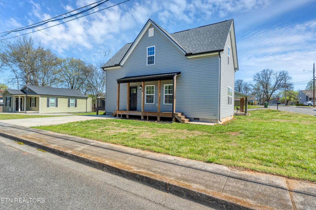 Photo of 604 Middle St, Maryville, TN 37804 (MLS # 1334201)