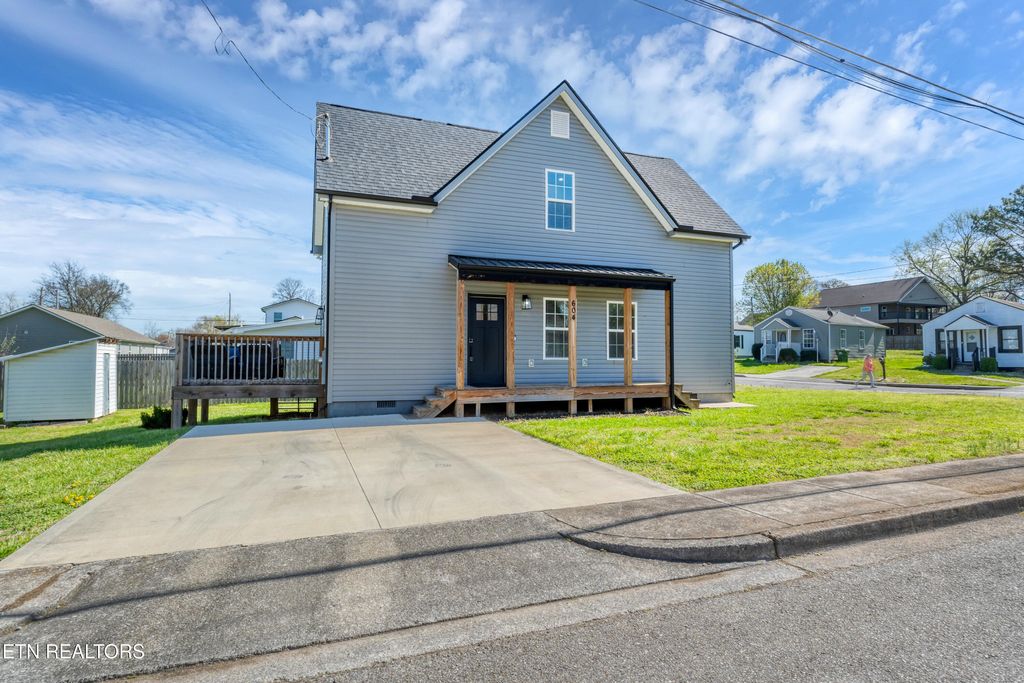 Photo of 604 Middle St, Maryville, TN 37804 (MLS # 1334201)