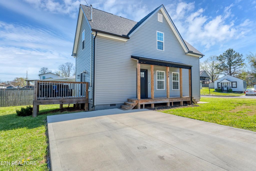 Photo of 604 Middle St, Maryville, TN 37804 (MLS # 1334201)