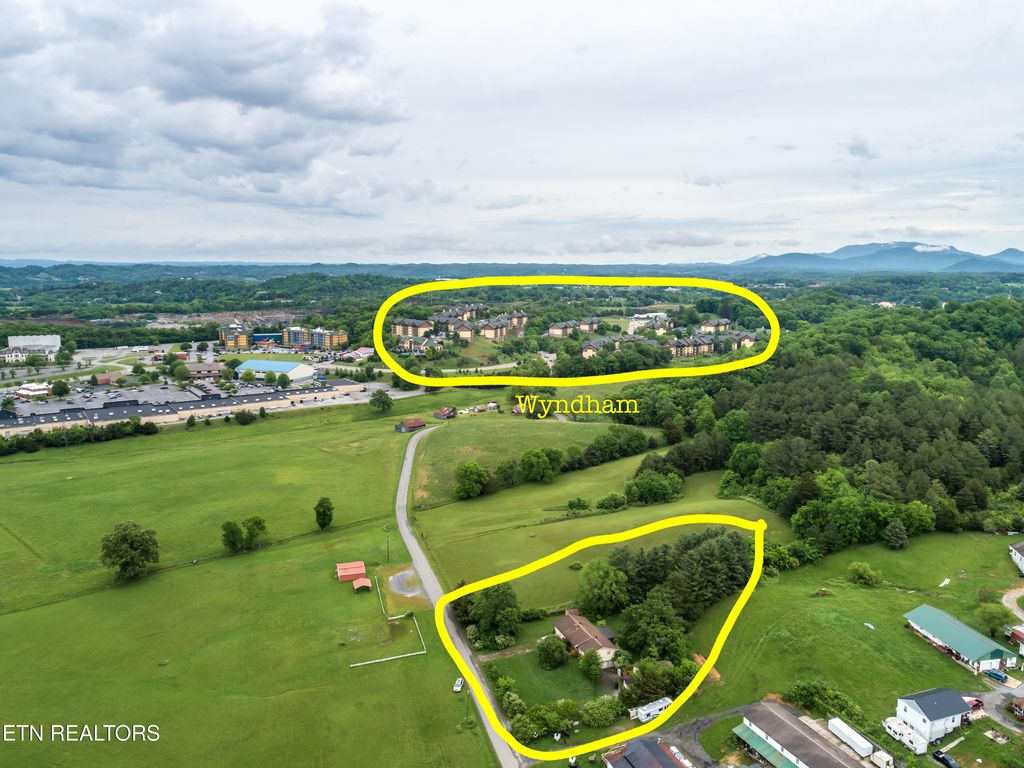 Photo of 375 Rainbow Rd, Sevierville, TN 37862 (MLS # 1300064)