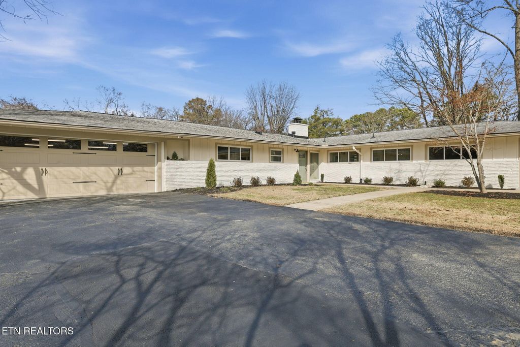 Photo of 6815 Dorchester Drive, Knoxville, TN 37909 (MLS # 1324006)