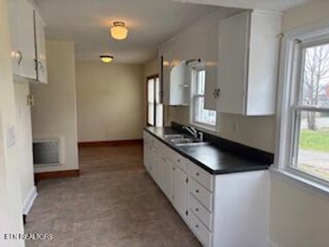 Tiny photo for 1403 Everett Ave, Maryville, TN 37804 (MLS # 1332390)