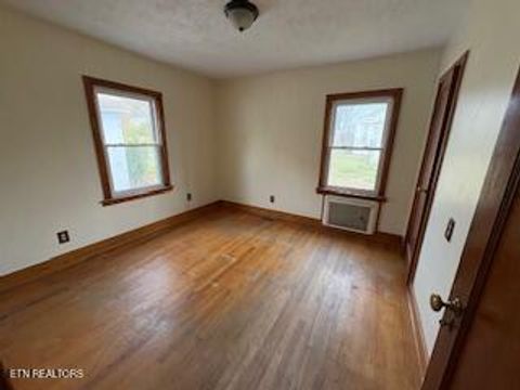 Tiny photo for 1403 Everett Ave, Maryville, TN 37804 (MLS # 1332390)