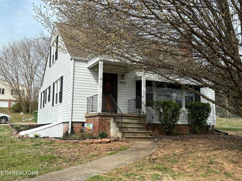 Photo of 1403 Everett Ave, Maryville, TN 37804 (MLS # 1332390)