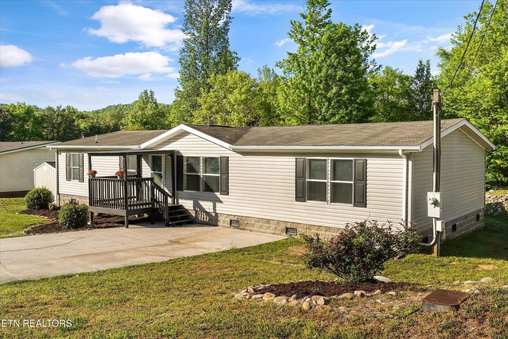 Photo of 213 Loggers Lane, Clinton, TN 37716 (MLS # 1338123)