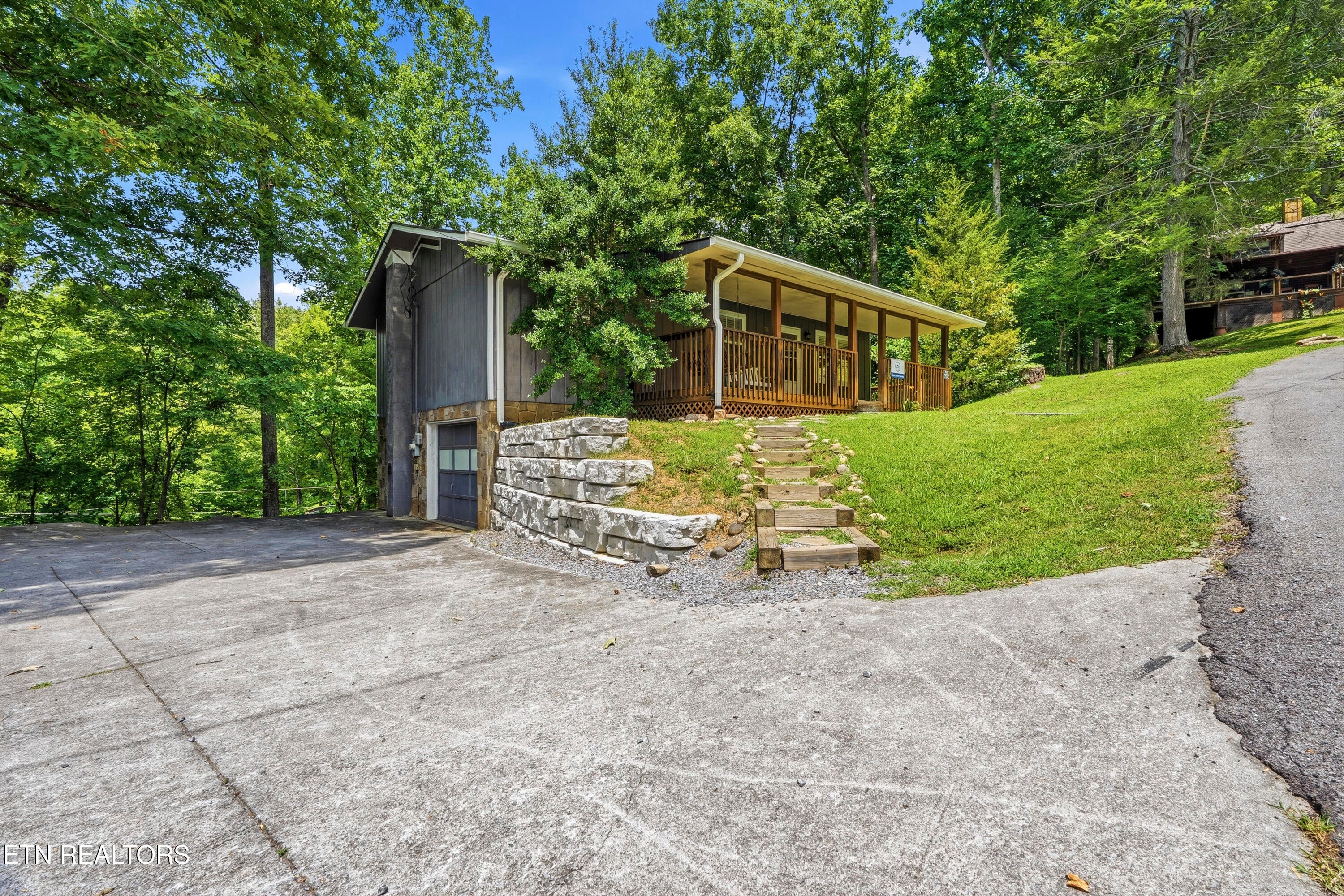 2106 Hickory Manor Rd