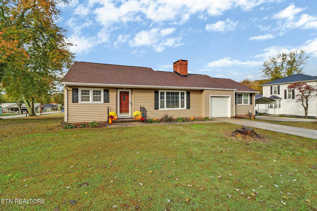 Photo of 204 Vernal Drive, Harriman, TN 37748 (MLS # 1320402)