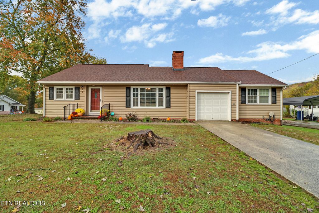 Photo of 204 Vernal Drive, Harriman, TN 37748 (MLS # 1320402)