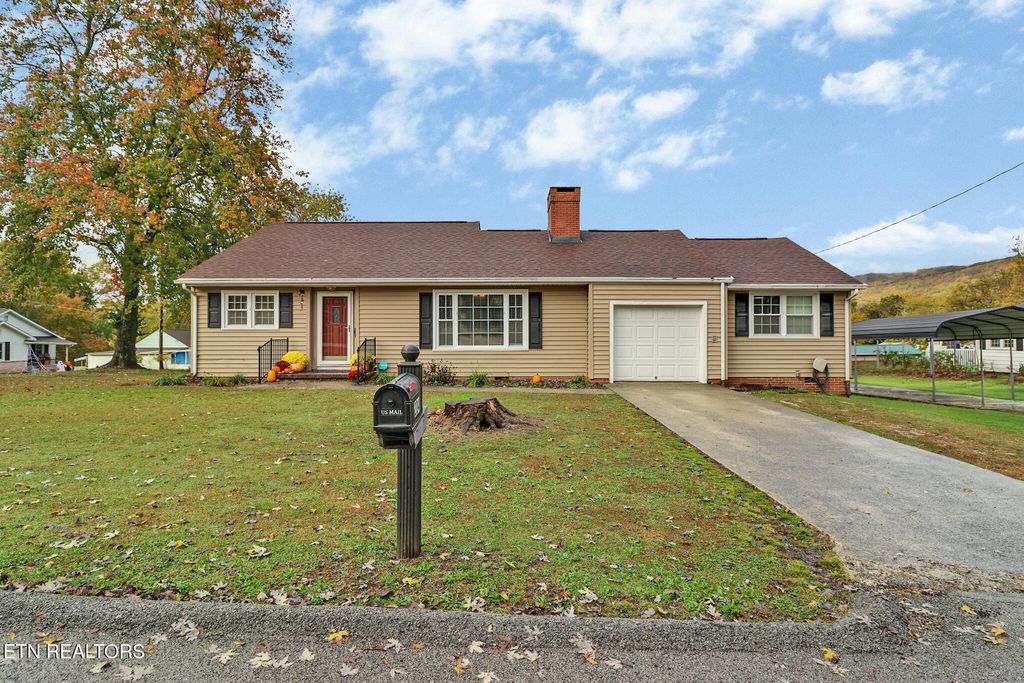 Photo of 204 Vernal Drive, Harriman, TN 37748 (MLS # 1320402)