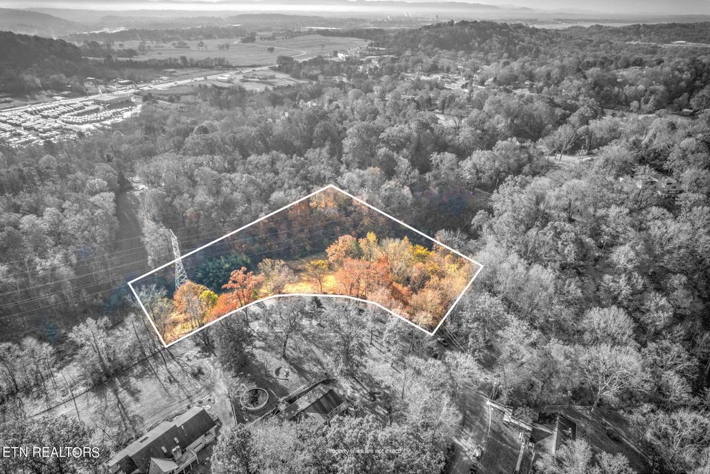 Photo of 1223 Top Hill Circle, Louisville, TN 37777 (MLS # 1245851)