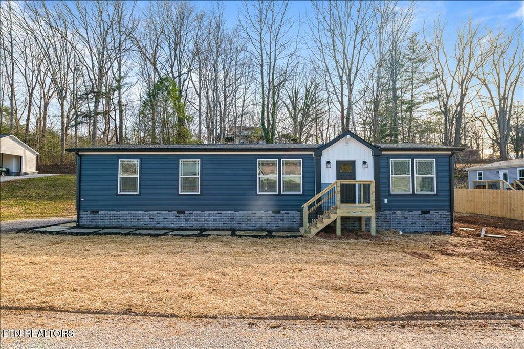 Photo of 351 McDeerman Rd, Jacksboro, TN 37757 (MLS # 1329308)