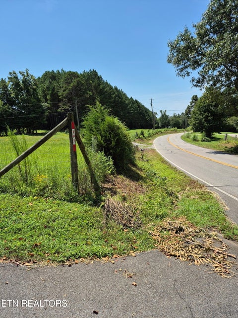 Tiny photo for 197 County Road 105, Athens, TN 37303 (MLS # 1352696)