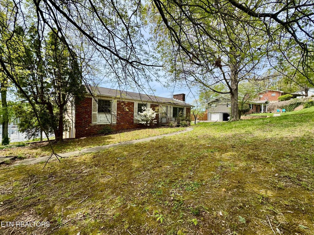 Photo of 4520 Royalview Rd, Knoxville, TN 37921 (MLS # 1336600)