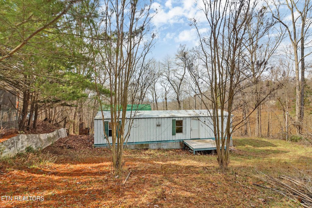 Photo of 623 Skyline Drive, Harriman, TN 37748 (MLS # 1289606)