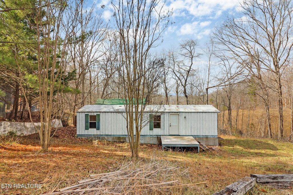 Photo of 623 Skyline Drive, Harriman, TN 37748 (MLS # 1289606)