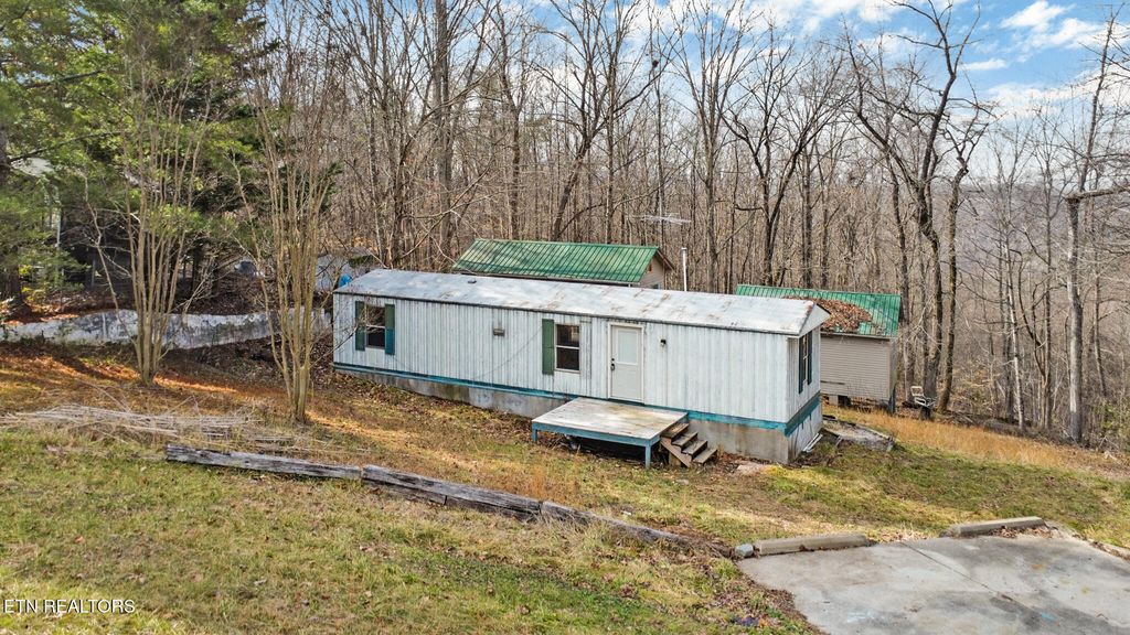 Photo of 623 Skyline Drive, Harriman, TN 37748 (MLS # 1289606)