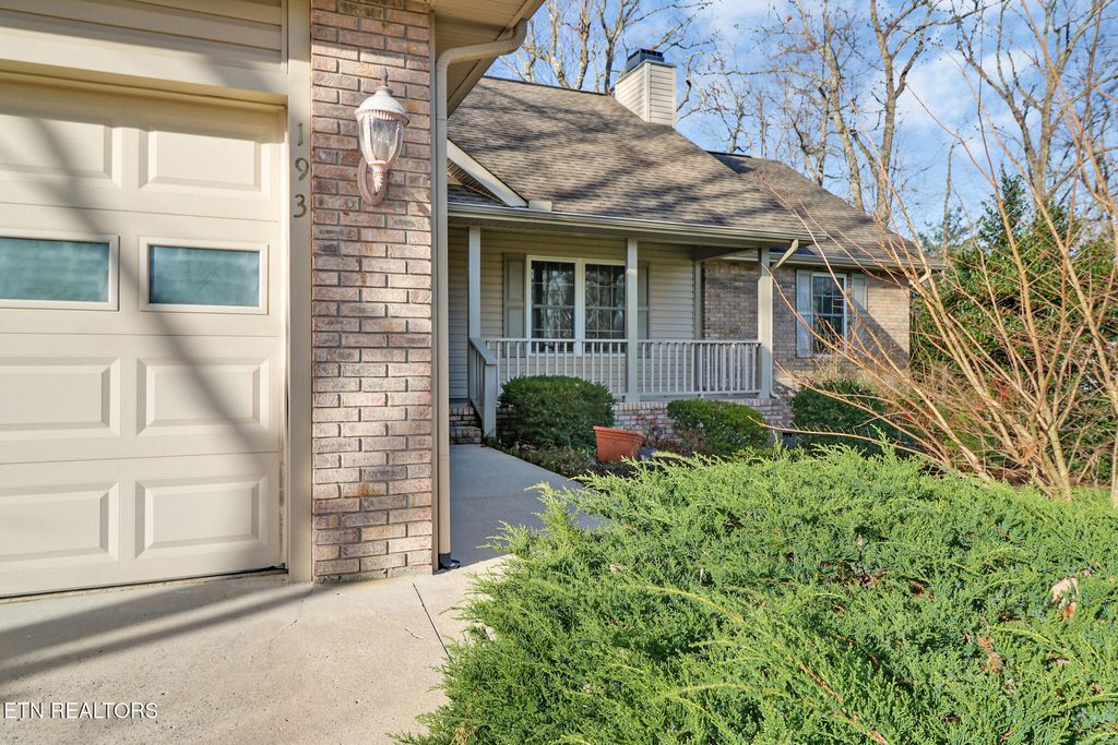 Photo of 193 Berkshire Loop, Fairfield Glade, TN 38558 (MLS # 1331186)