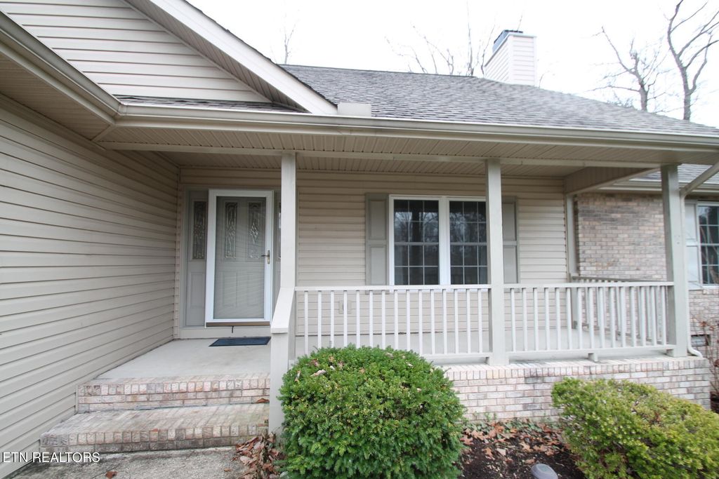 Photo of 193 Berkshire Loop, Fairfield Glade, TN 38558 (MLS # 1331186)