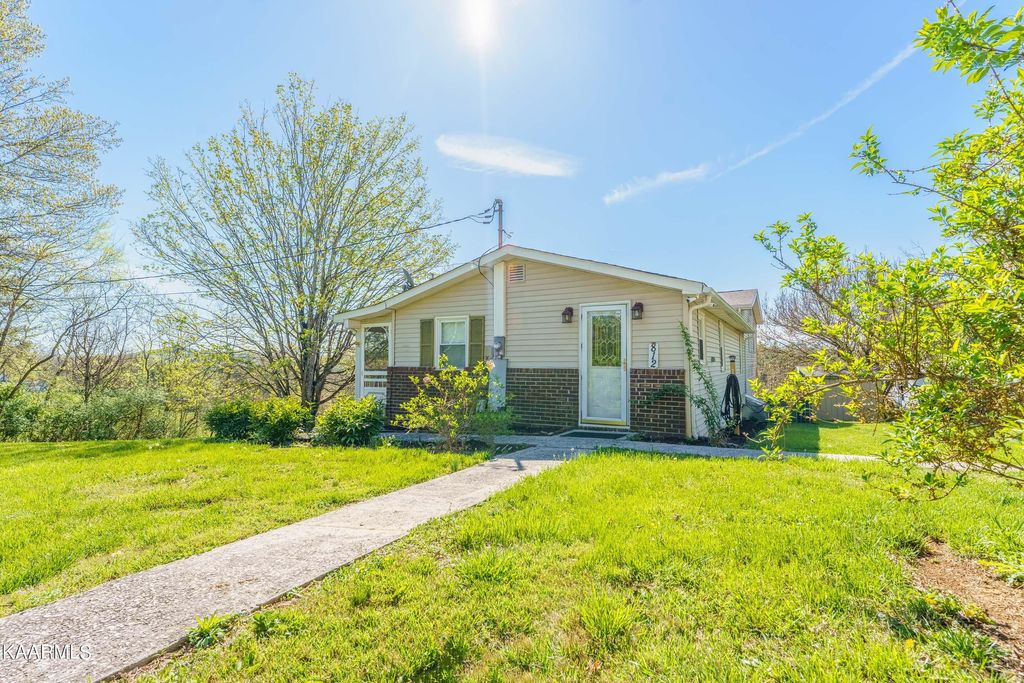 Photo of 812 Rosebud Lane, Strawberry Plains, TN 37871 (MLS # 1223669)