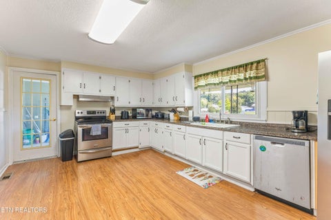 Tiny photo for 642 Maxwell St, Madisonville, TN 37354 (MLS # 1358419)