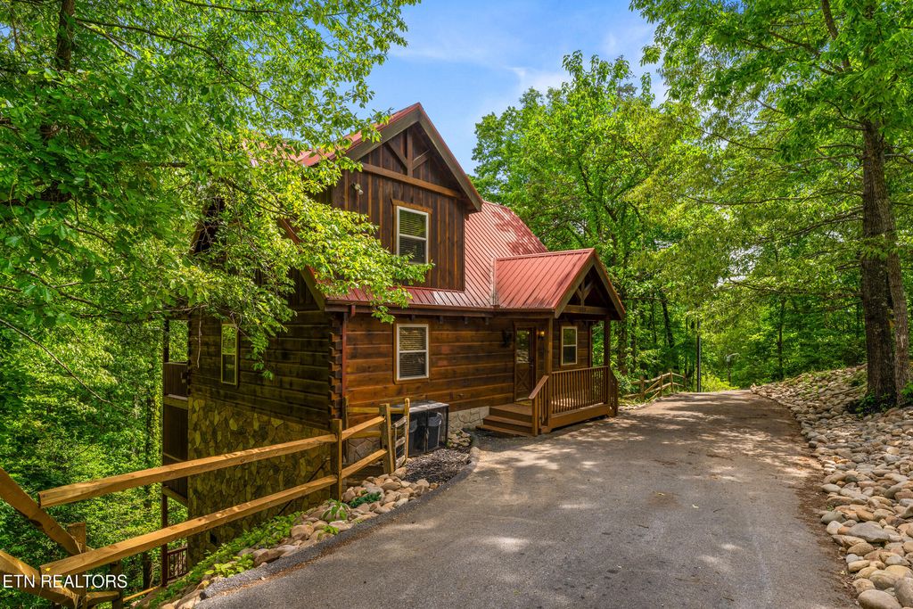 Photo of 459 Ownby Circle, Gatlinburg, TN 37738 (MLS # 1340462)