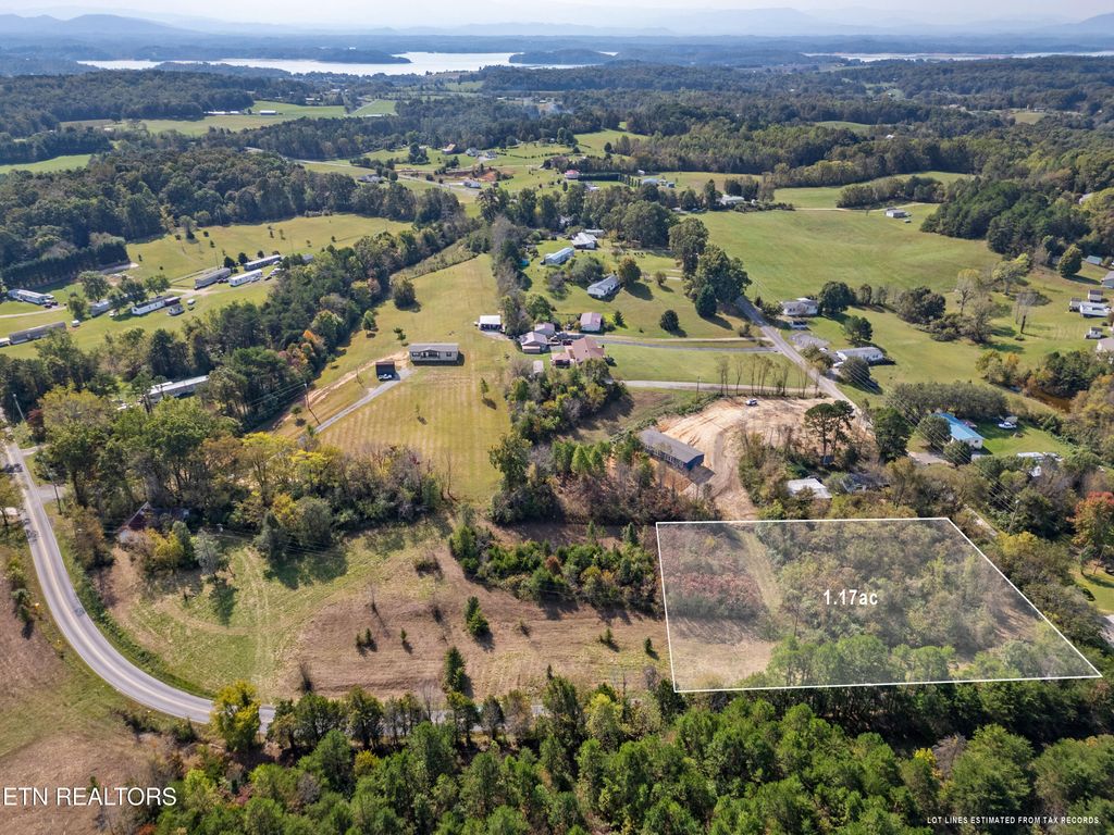 Photo of 21 Green Hill Rd, Dandridge, TN 37725 (MLS # 1309814)