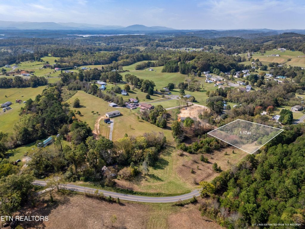 Photo of 21 Green Hill Rd, Dandridge, TN 37725 (MLS # 1309814)