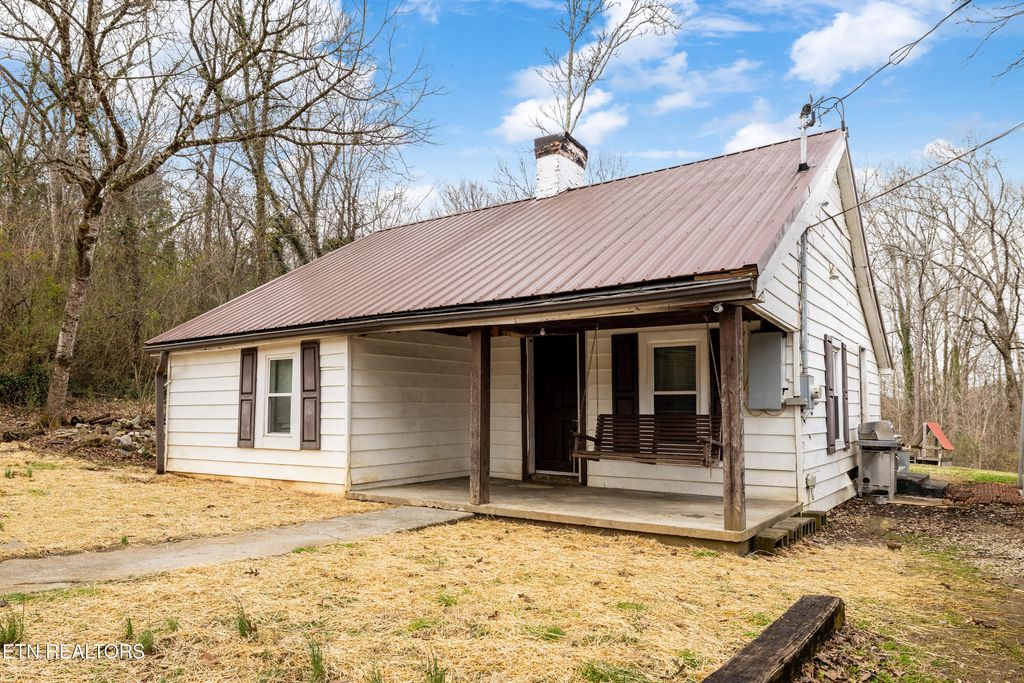 Photo of 305 N Young St, Friendsville, TN 37737 (MLS # 1289851)