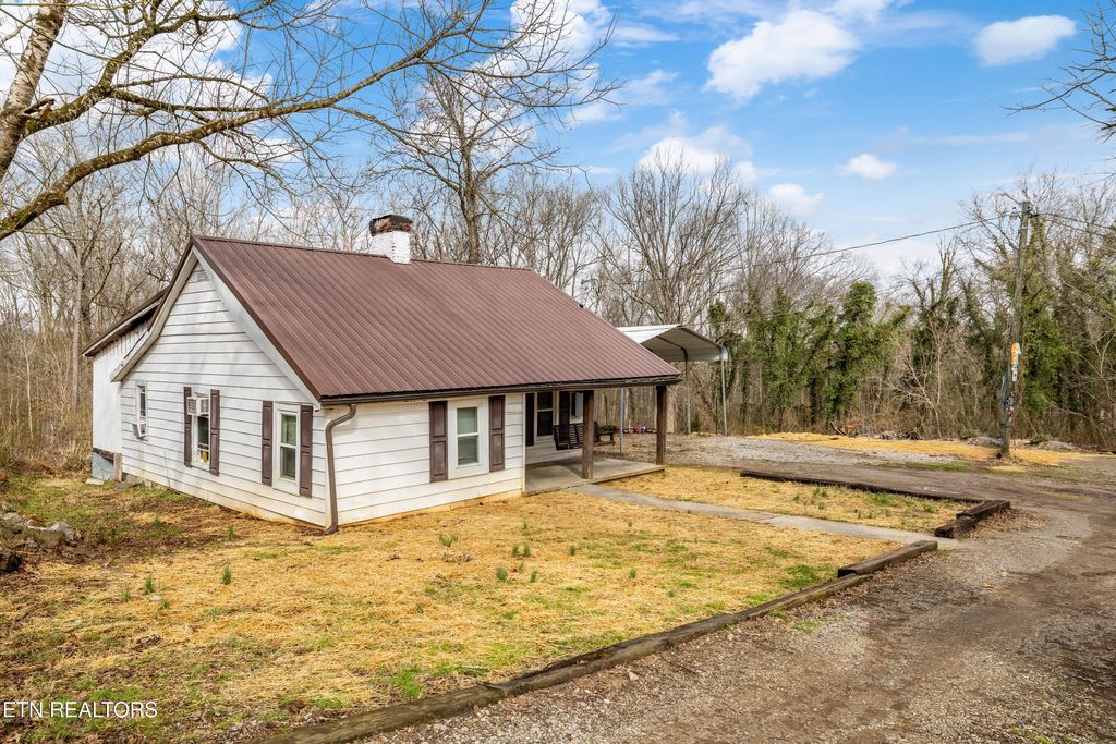Photo of 305 N Young St, Friendsville, TN 37737 (MLS # 1289851)