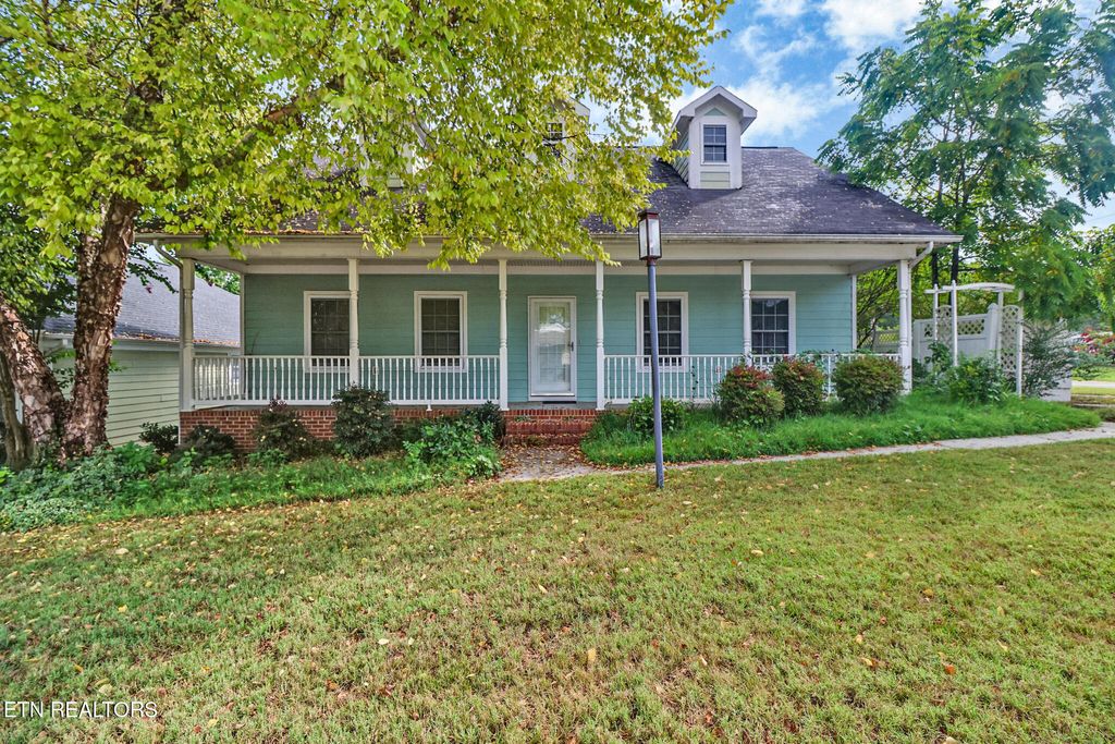 Photo of 116 W Gettysburg Ave, Oak Ridge, TN 37830 (MLS # 1306318)