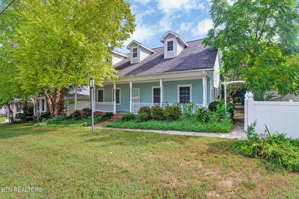 Photo of 116 W Gettysburg Ave, Oak Ridge, TN 37830 (MLS # 1306318)